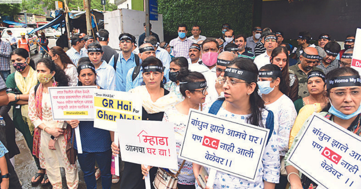 ‘Stuck’ home buyers stage protest at MHADA